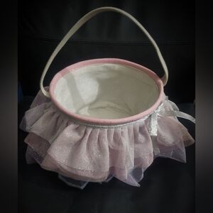 ADORABLE LITTLE GIRL'S BASKET | Like New